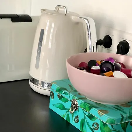 Charming And Modernly Designed 2 Bedroom - Old Town * Antibes