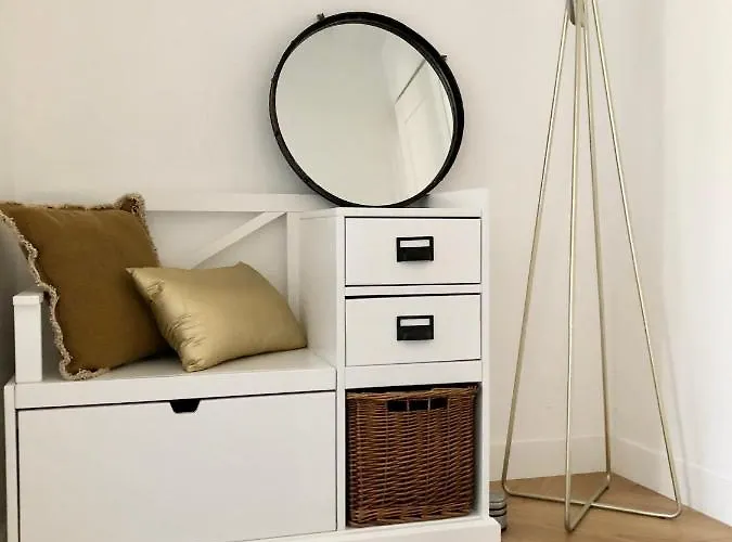 Charming And Modernly Designed 2 Bedroom - Old Town Apartmán