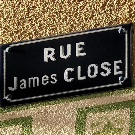 Charming And Modernly Designed 2 Bedroom - Old Town Appartement Antibes