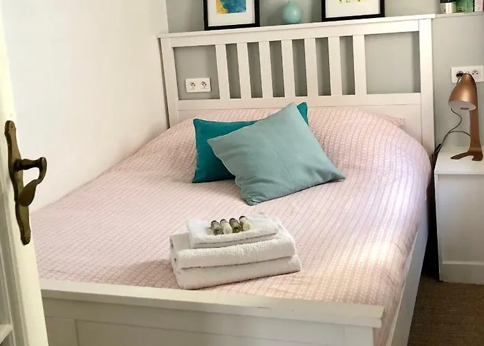 Charming And Modernly Designed 2 Bedroom - Old Town Daire