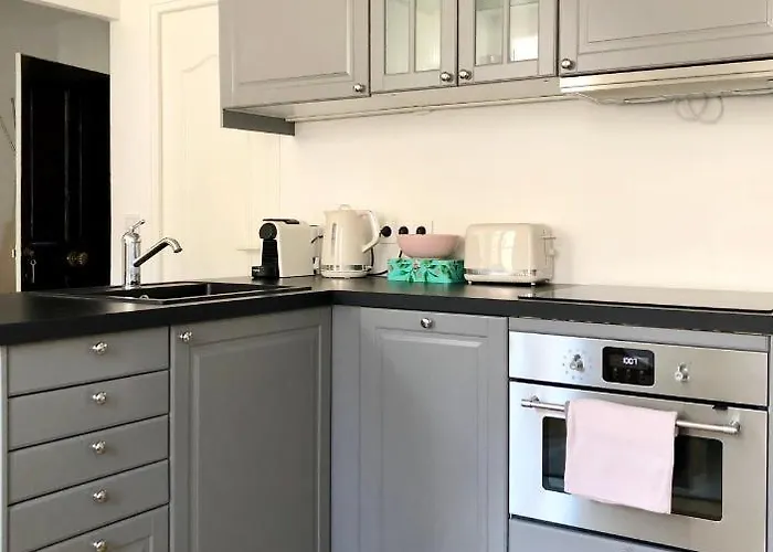 Daire Charming And Modernly Designed 2 Bedroom - Old Town *