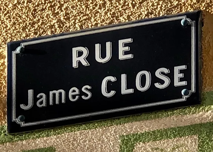 Charming And Modernly Designed 2 Bedroom - Old Town Daire Antibes